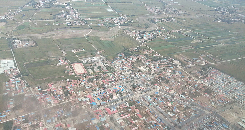 坐到飞机上，顿觉人世间的渺小